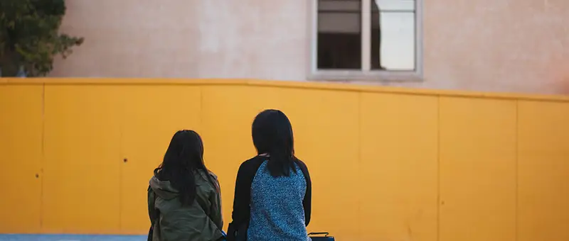 mujer y niña