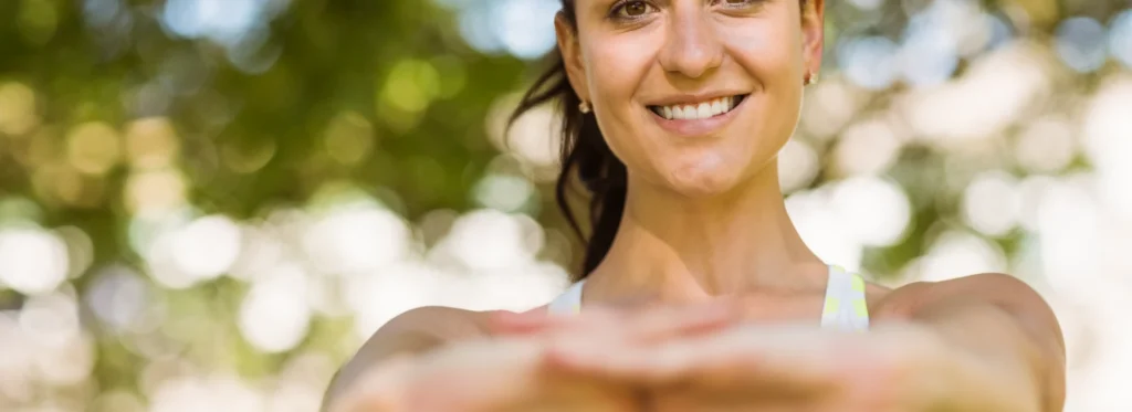 mujer sonriendo